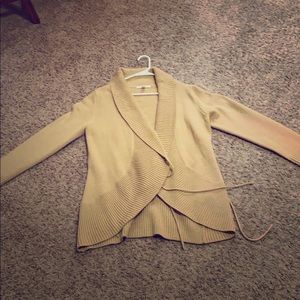 Women’s cardigan.